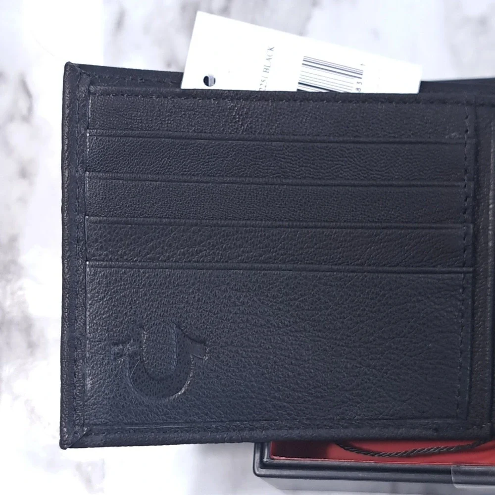 True Religion Men's Leather Bifold Wallet Black‎ With Desk Valet RFID Protection